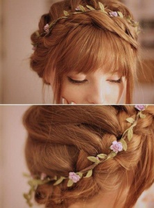 peinado de novia con flequillo flores