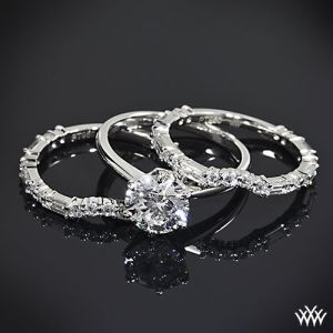 Anillos de boda y compromiso con diamantes. Imagen vía Pinterest.