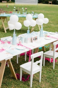 Mesa para niños invitados de boda. Vía Pinterest.