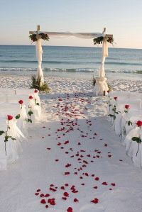 Ceremonia en la playa. Vía Pinterest.