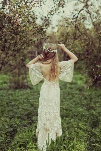 Vestido de novia vintage con escote en espalda. Vía Pinterest.
