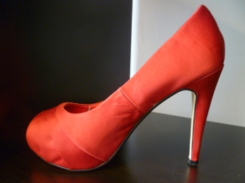 Zapato de salón rojo de Innovias.