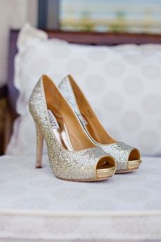 Peep toes elegante y sofisticados en tono plata. Vía Pinterest.