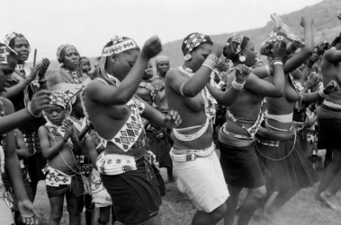 mujeres-tribu-zulu-danza-tradicional-getty-20131103.preview.jpg